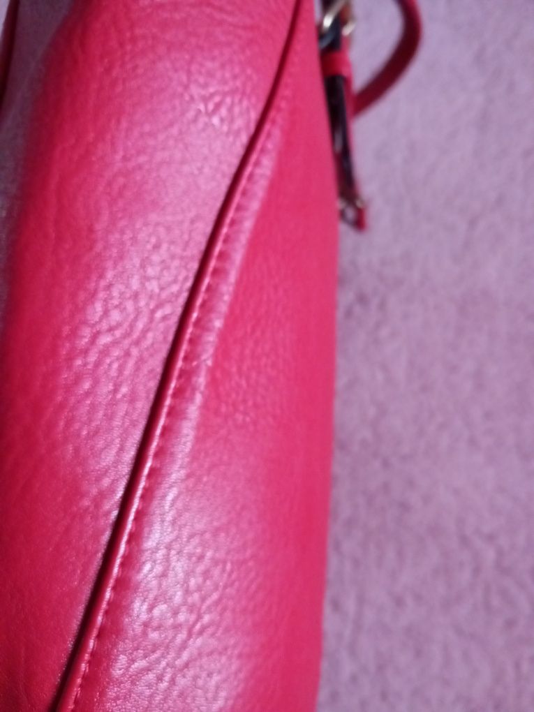 Чисто нова червена кожена чанта,  голям размер