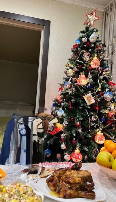 Продам искуственную ёлку