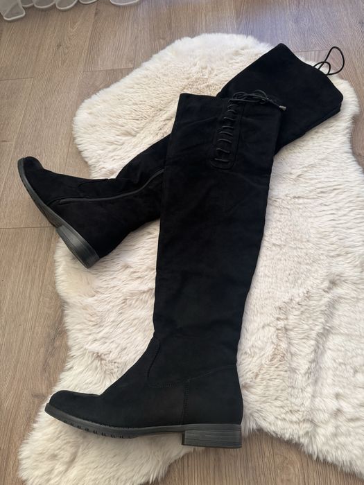 Черни велурени чизми