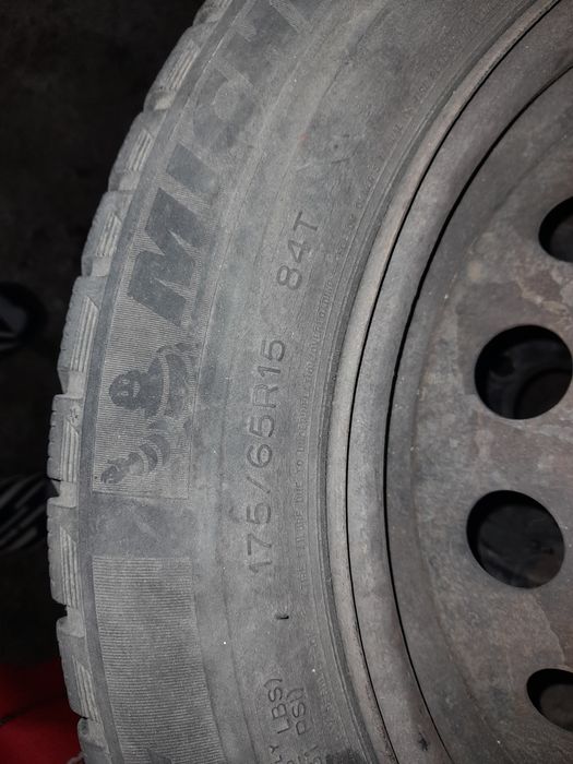Vând Roti de iarna 175/65R15 în stare buna