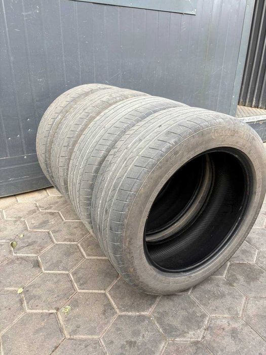 Шины Continetal 235/55/R19 летний сезон