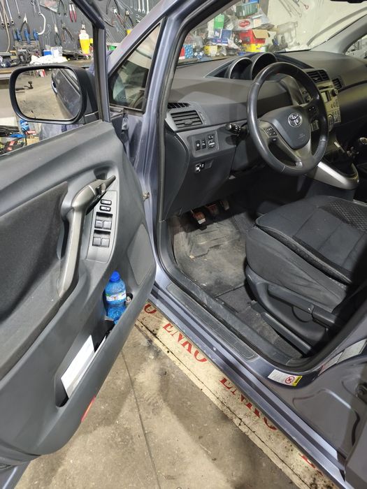 Продавам на части TOYOTA VERSO 1.8 16V 2010 г.