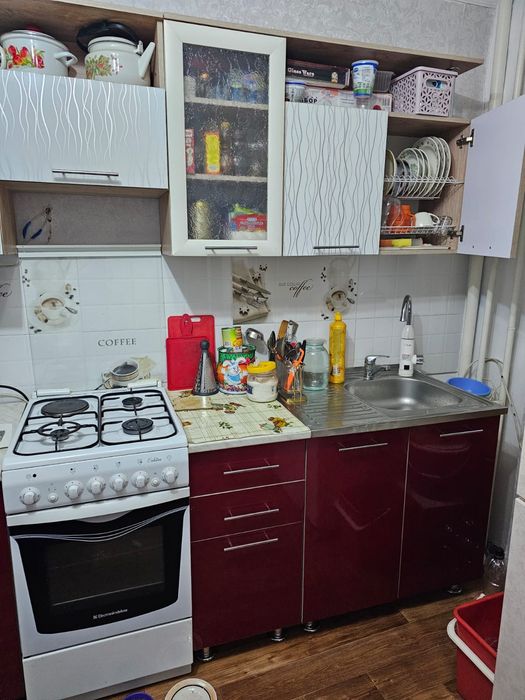 Продам кухонный гарнитур в отличном состоянии