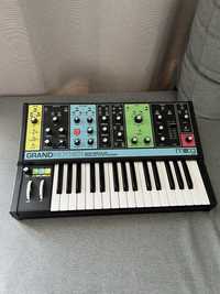 Moog Grandmother аналогов синтезатор