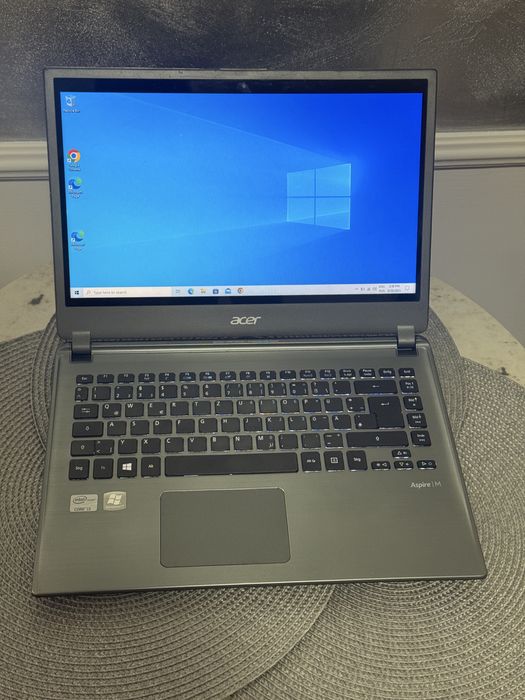 Laptop Acer M5 14” i3 4Gb ram 500 hdd, windows 10 pro.
