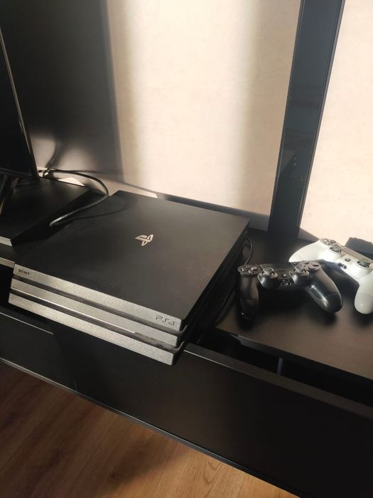 СРОЧНО! продаётся пс 4 про