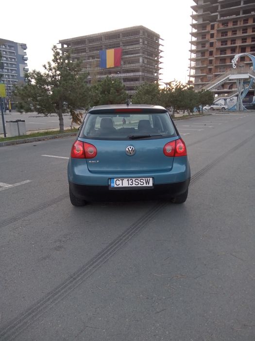 Vând Volkswagen Golf 5
