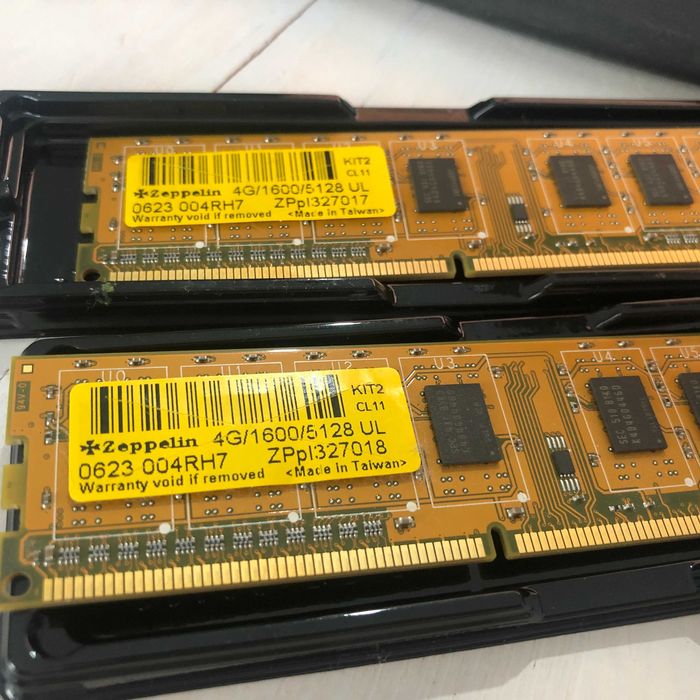 Kit memorie Zeppelin 4G DDR3-1600 CL11 (2×4 GB) stare excelentă