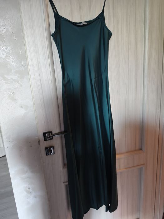 Платье  продам срочно