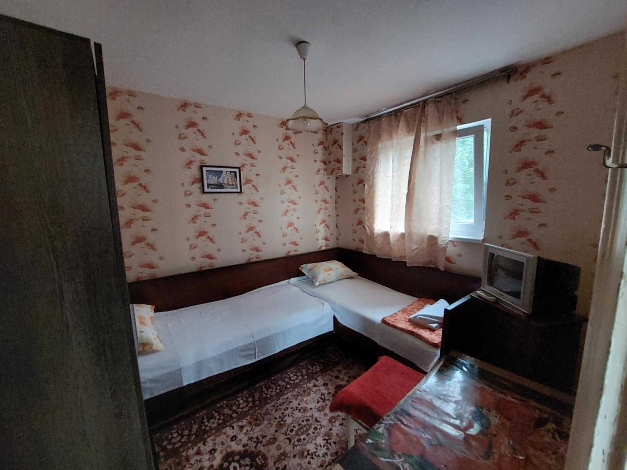 НОЩУВКИ центъра, до хотел Черно море