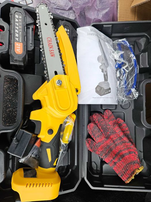 Мини резачка за дърва на батерия