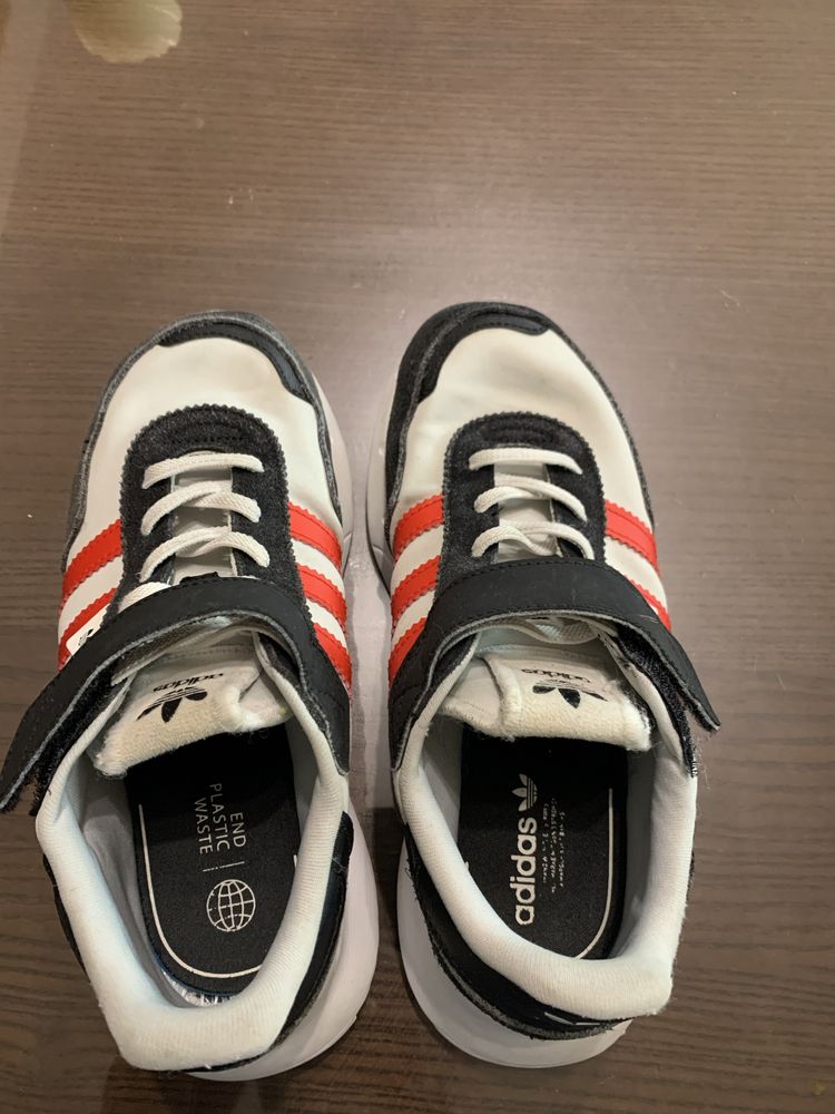 Маратонки adidas 35