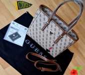 Geanta Guess material textil, logo metalic, saculet, etichetă