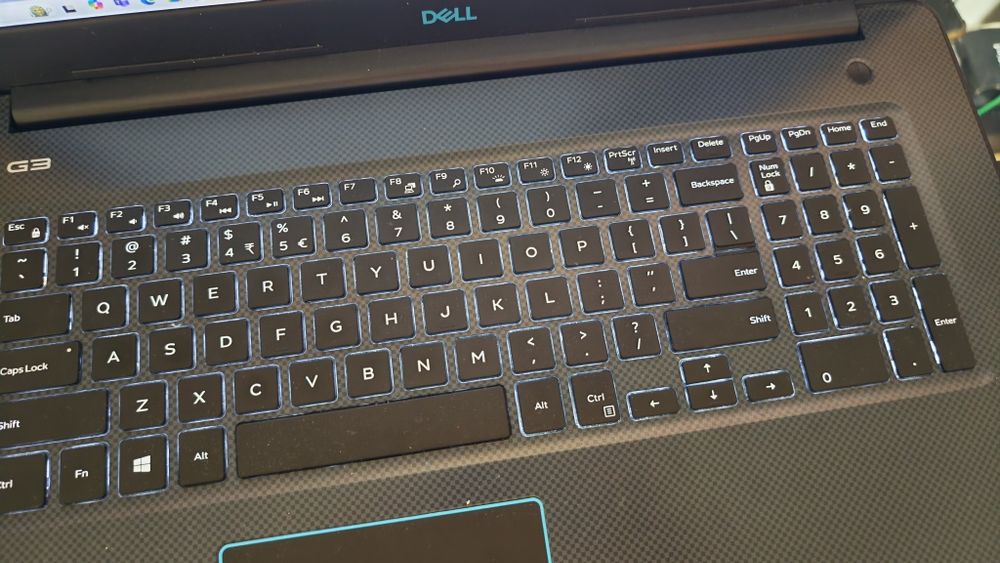 Dell G3 17 – i5-8300H / 16GB RAM / SSD 256GB + HDD 1TB / GTX 1050 Ti