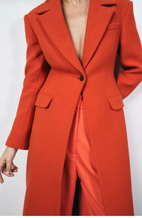 Портокалово палто Zara, втален модел . 75 % вълна Manteco