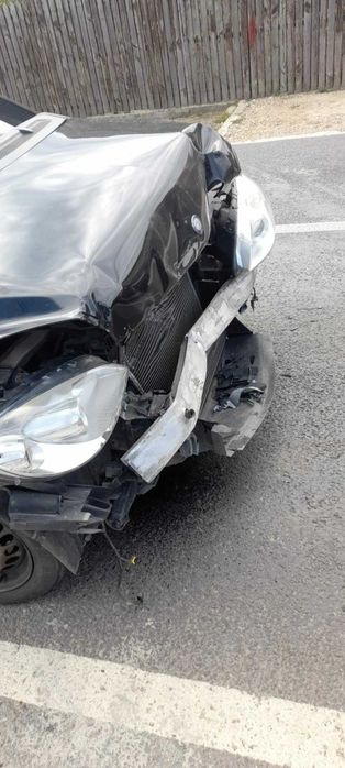 Vând Mercedes avariat
