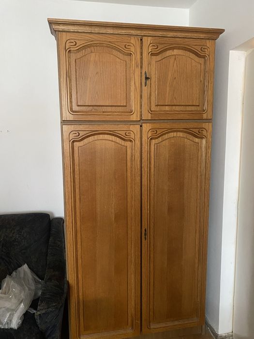 Vand mobila de  sufragerie + o comda telwvizor din lemn, lungime 4 m,