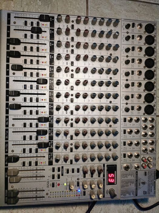 Mixer pasiv BEHRINGER Eurorak UB 2222 FX - PRO