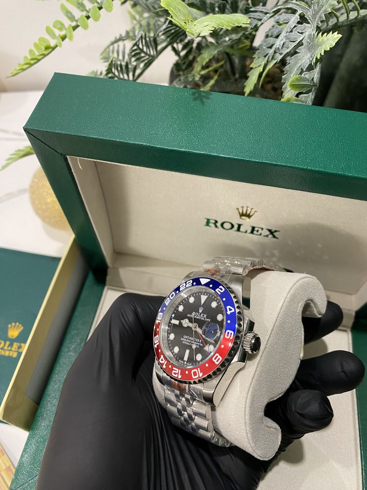 Rolex GMT MASTER II Pepsi “Date”