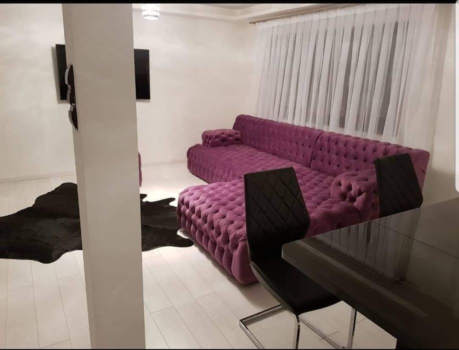 Canapea coltar model chesterfield