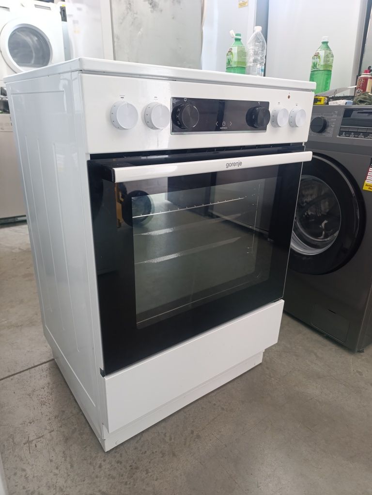 Фурна за вграждане Gorenje модел CEC6D71WB