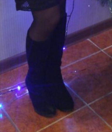 Продам замшевые сапоги