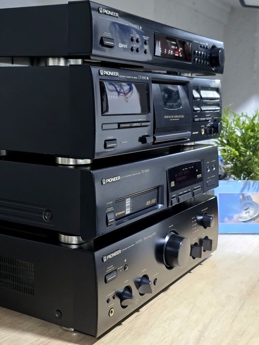 Linie audio PIONEER,  amplificator, casetofon, cd-player 6 disc, tuner