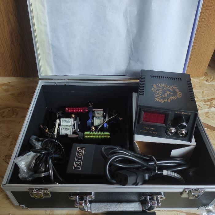 Kit și aparat tatuat