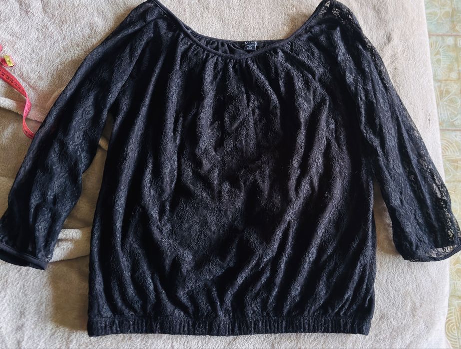 Bluza negra din dantelă, mărimea M