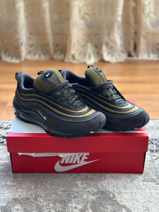 Vând Nike Air Max 97, purtați de câteva ori, în stare impecabilă