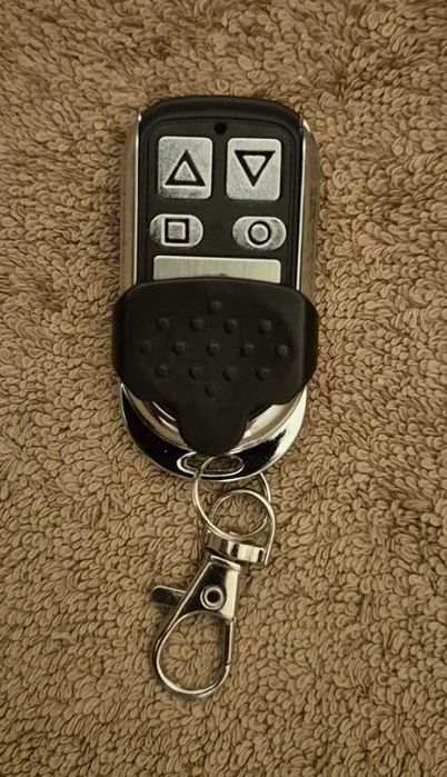 Обучаемо дистанционно за гаражи и бариери с фиксиран код на 433.92 Mhz