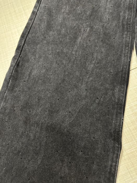 Дамски дънки с черни камъни