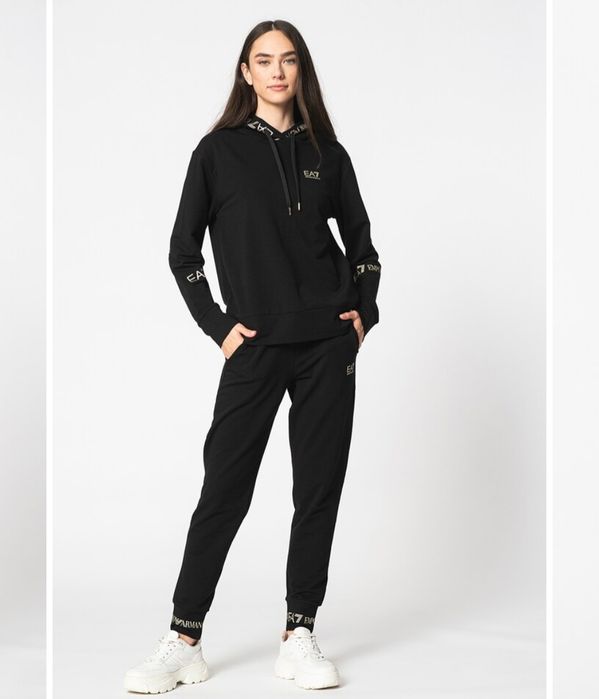 Спортен екип с качулка EA7