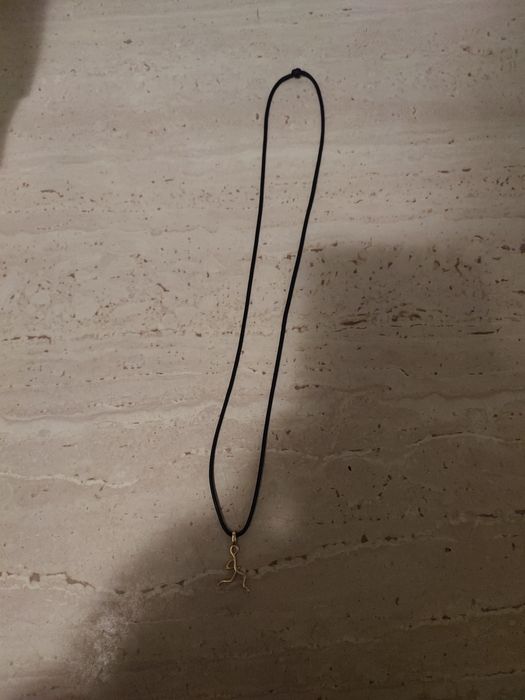 Blackfriday-Pandantiv minimalist din aur 18K – om în mișcare