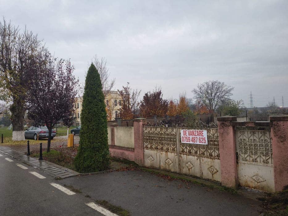 Vând parcele Ișalnița lângă Primarie