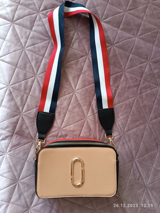 Чанта в червено и черно