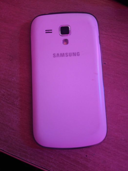 Samsung Galaxy S Duos S7562, без пукнатини или счупено
