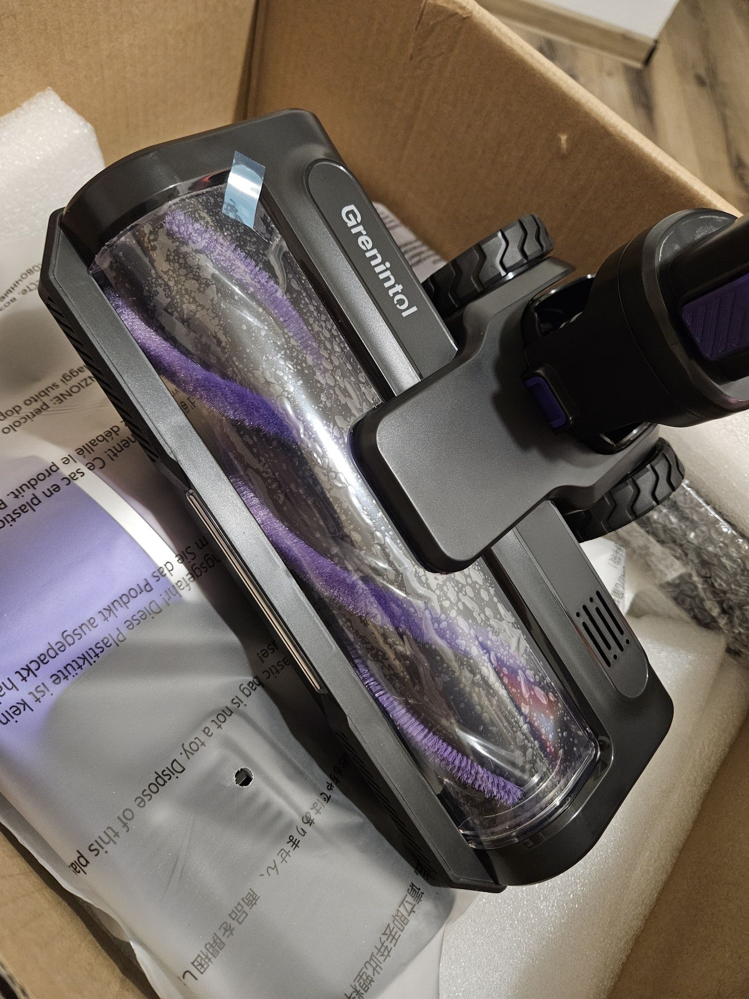 Aspirator vertical 500w cu acumulator si lumina LED