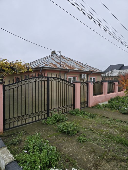 Casă de vânzare în Țăndărei – teren 880 mp