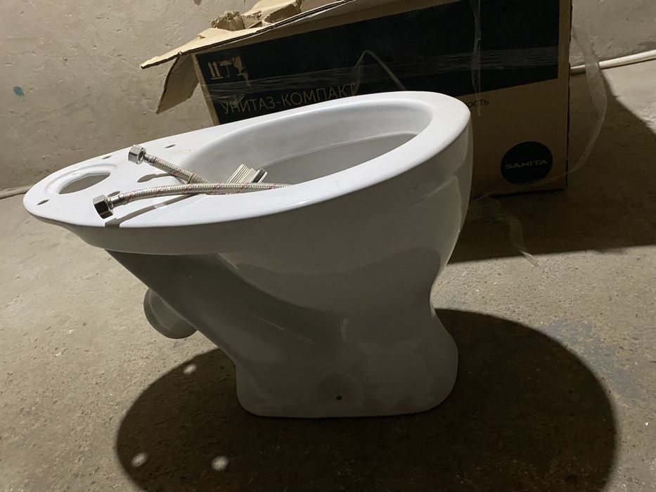 Унитаз сатылады новый