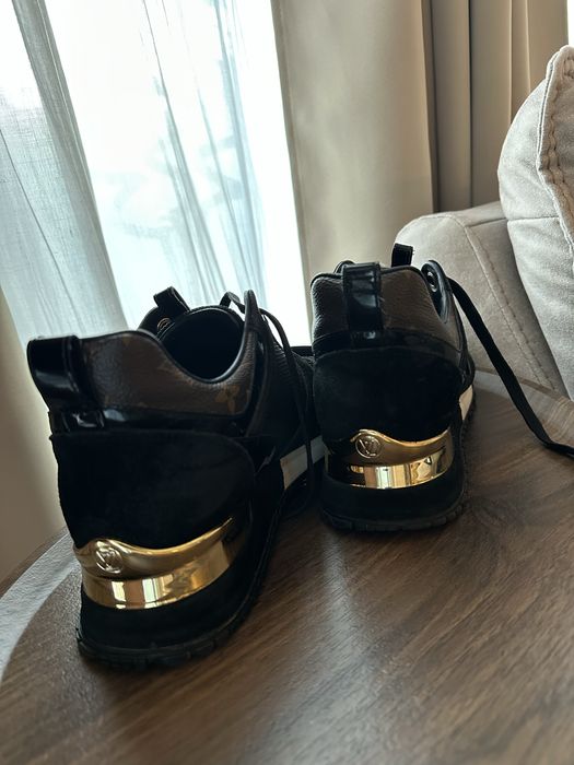 Louis Vuitton Run Away trainers 37