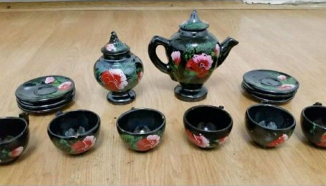 Servici/Set ceainic, cesti si farfurioare ceramica, vechi, de colectie