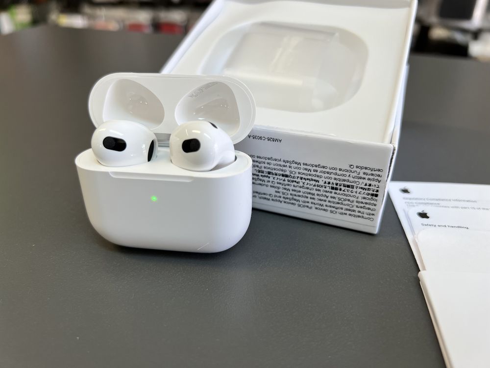 Слушалки air pods 3 с кутйка за безжично зареждане