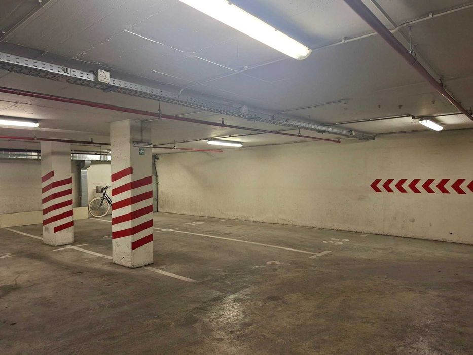 Двойно паркомясто до Фестивален комплекс