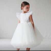 Продам белое платье на девочку