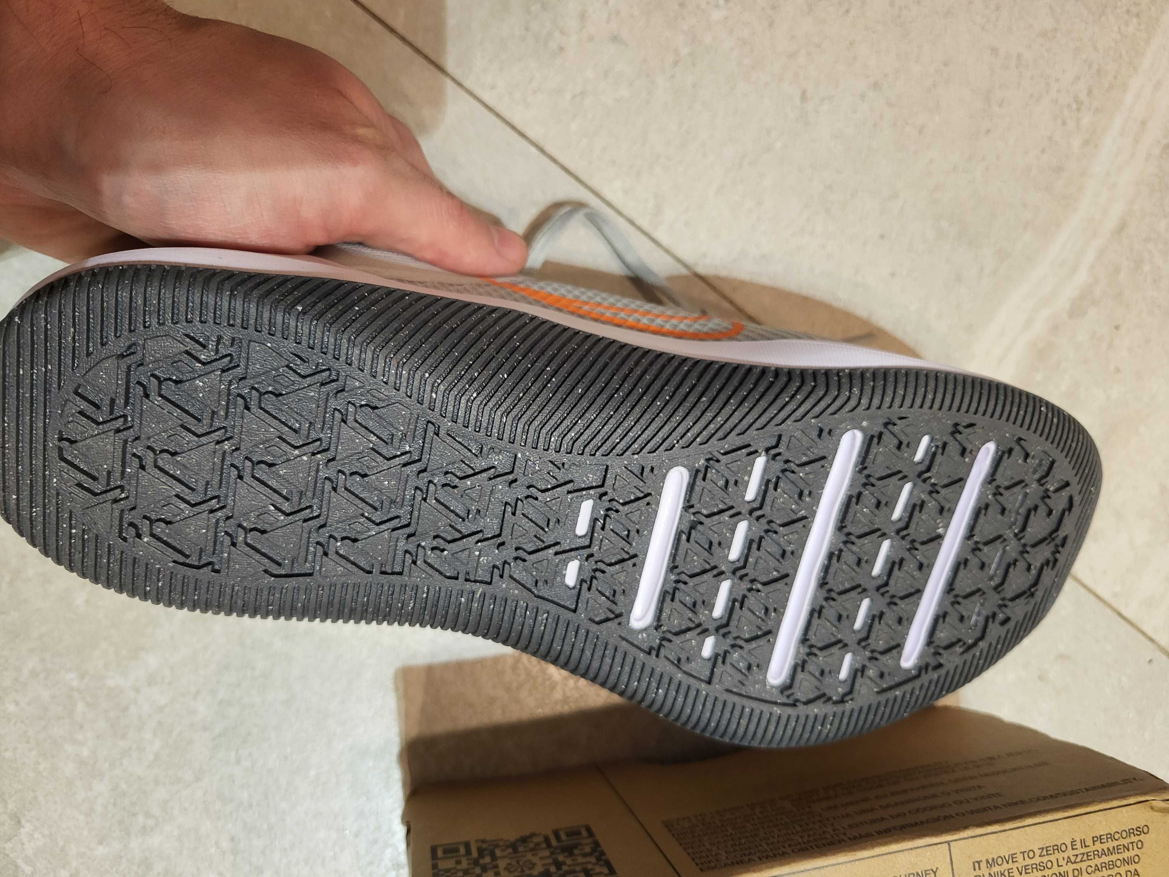 Нови, оригинални маратонки Nike MC Trainer 2