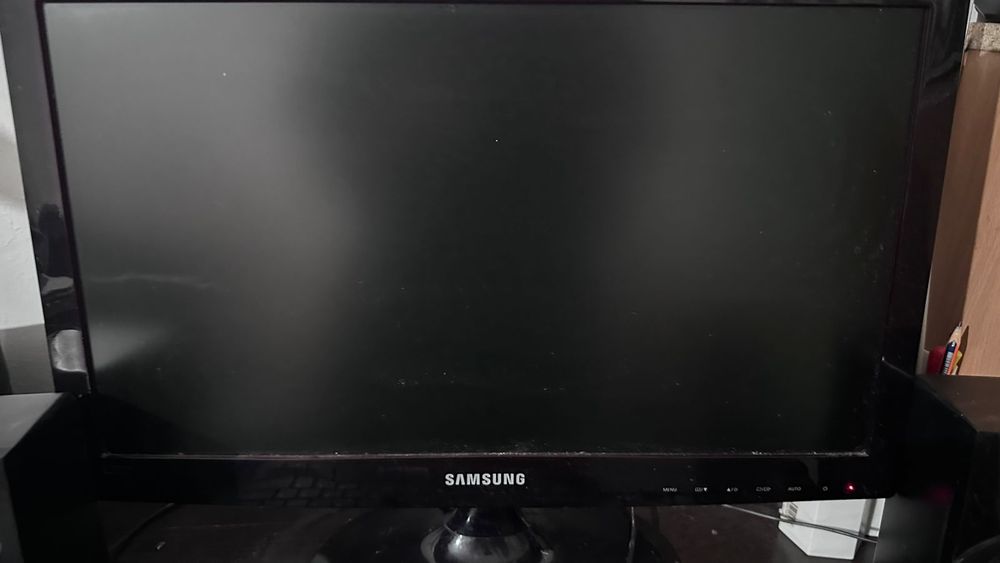 Компьютер, процессор,колонка, клавиатура  всё вместе