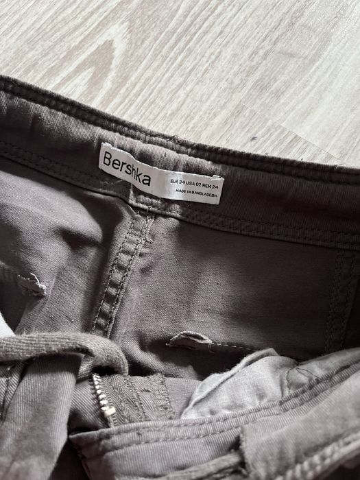 Pantaloni cargo bershka