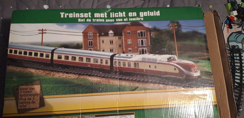 Vînd trenulet electric