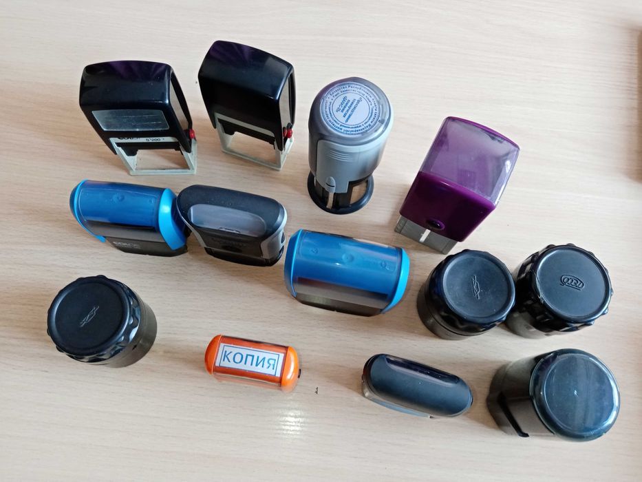 Разные  корпуса  для  штампов  и  печатей